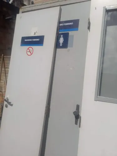 Portas 2,10 por 60 com massaneta top em perfeito estado 180,00 pra sair hoje