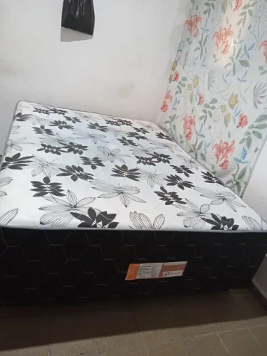 Cama box de casal em boas condições