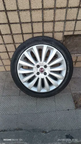 Vendo rodas 17 pneus semi novos Dunlop mais informações chama no chat valor 2.500