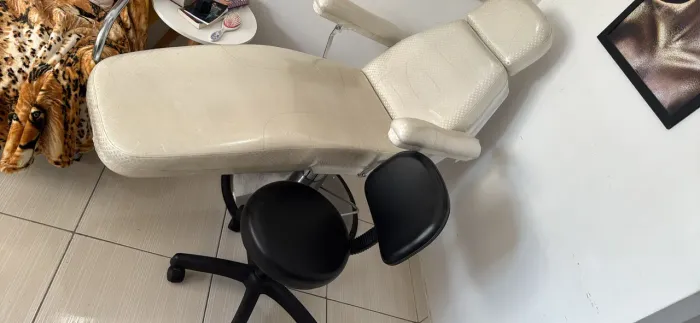 Cadeira hidráulica e mocho (estética)