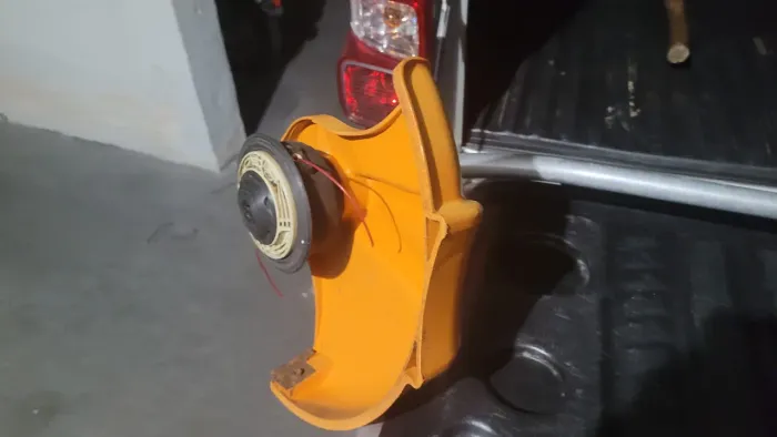 Vendo cortadora de grama elétrica seme nova pouco usado