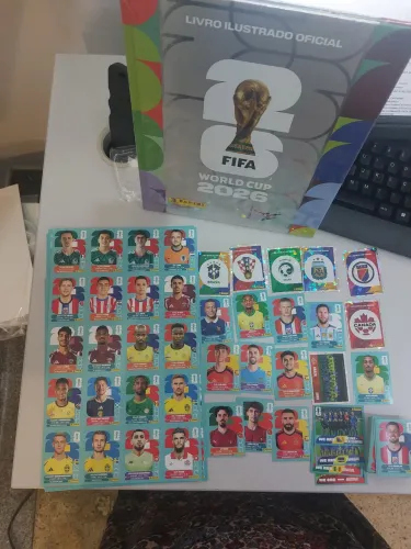 Álbum Prata Copa 2026 + 200 figurinhas sem repetição . Sendo 108 do kit atualização .