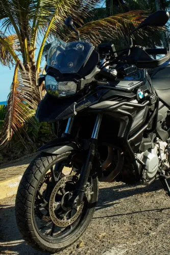 BMW F 750 GS Triple Black 2023 - Apenas 14.000 km - Completa + Acessórios