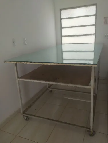 Mesa com vidro 