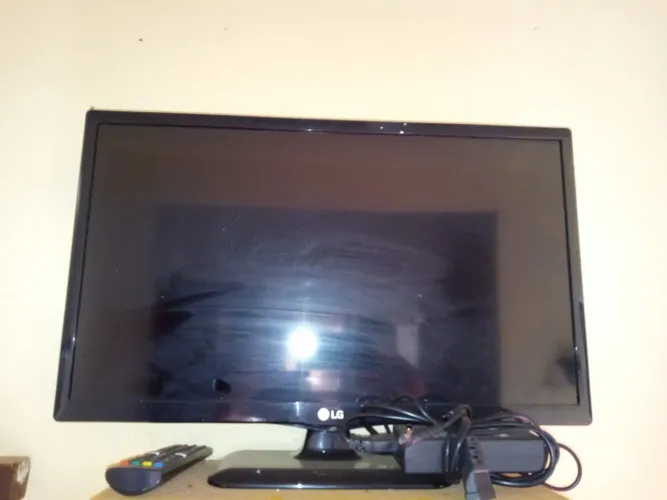 Monitor 24 polegadas LG.