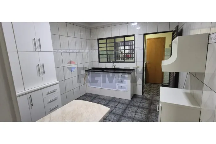 Casa para alugar com 2 quartos no bairro Santa Clara (Matão) em Sumaré/SP.