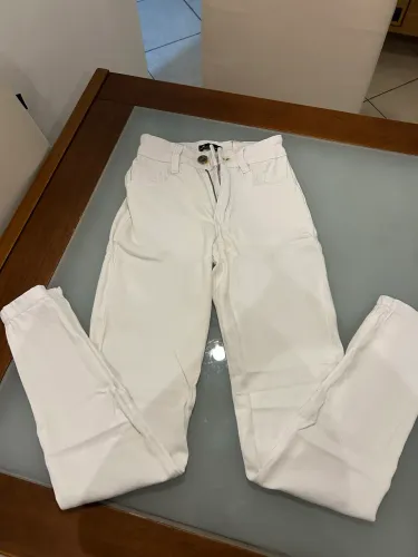 calça jeans branca