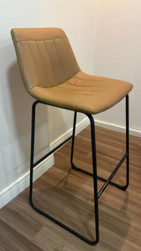 Banqueta alta moderna estofada - ideal para balcão / recepção / clínica/ loja 