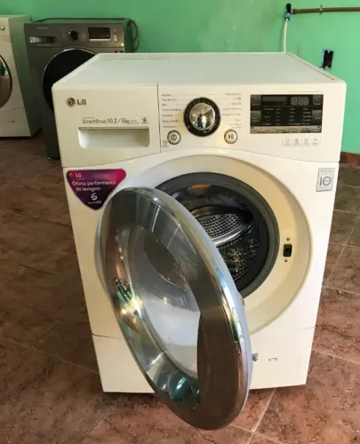 Lava e seca LG 10 kg painel touch 