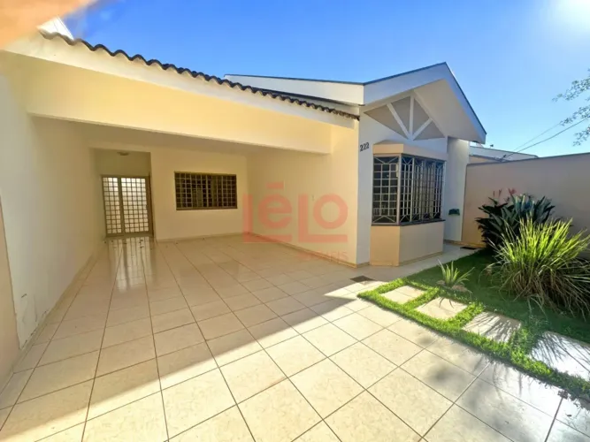 Casa com 3 quartos sendo 1 suite - Prox A Av Guaiapo e Av Tuiuti