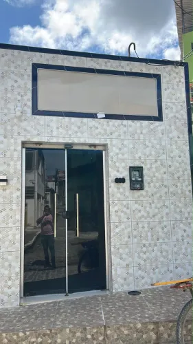 ? ALUGA-SE LOJA COMERCIAL Em água fria 800 reais ( água e Luz) já no pacote