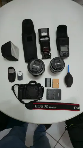 Canon 7D Mark II - 8.487 cliques + lentes e kit flash