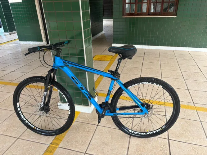Bicicleta GTA, com material de alumínio shimano