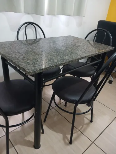 Mesa mármore 4 cadeiras 