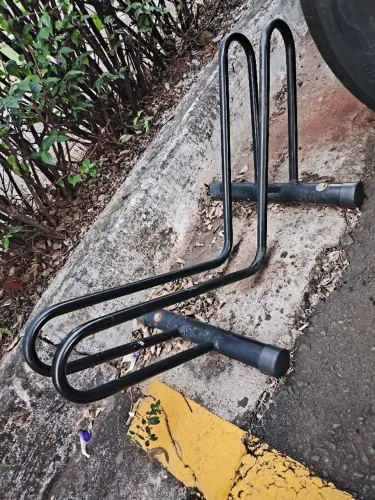 Suporte pra estacionar bike de chão 