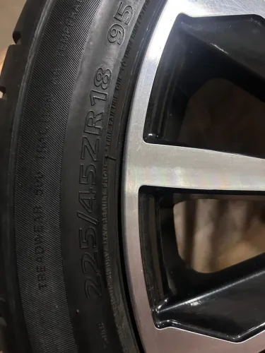 Rodas modelo corola altis aro 18 com pneus , estado de novas