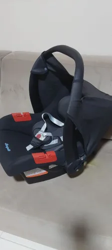 Vendo bebê conforto e cadeira para bebê