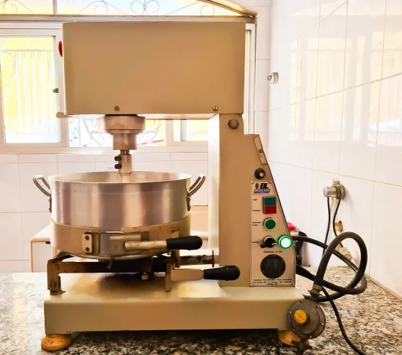 Masseira industrial Espiral com Misturela 14kg 127v para Massa Natural ou Cozida 