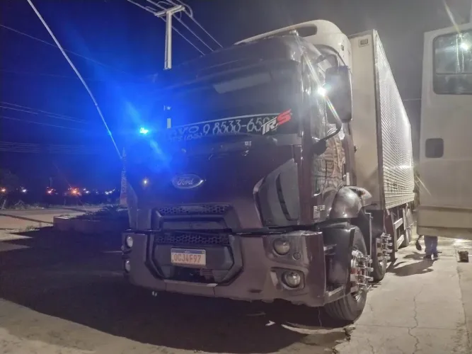 Ford 2428 câmara frigorífica gancheira