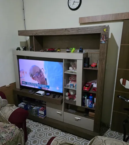 Vende semi-nova estante mdf