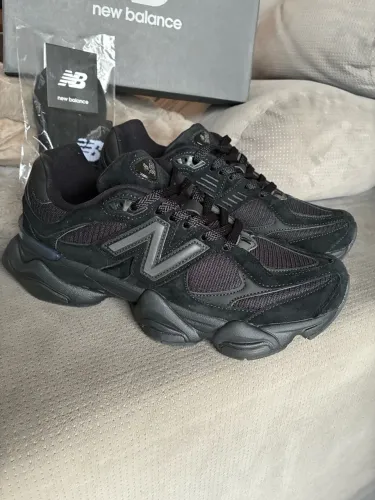New Balance 9060 preto tamanho 39.5 com caixa novo