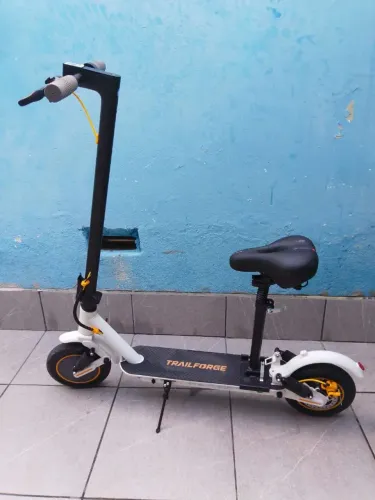 Patinete. Trailforge. Elétrica