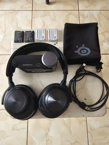 Headset Gamer Steelseries Arctis Nova Pro Wireless PC, Playstation, PS4, PS5