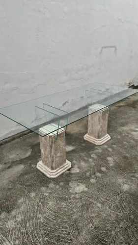 MESA DE VIDRO COM PÉS DE MÁRMORE 