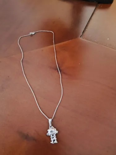 cordão de prata com pingente menino