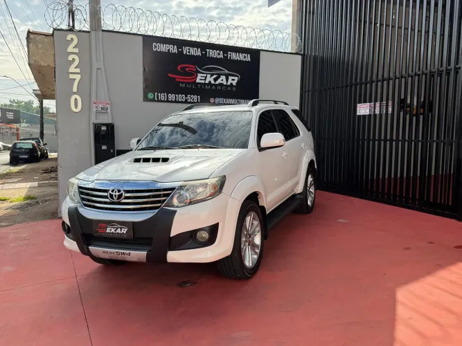 Toyota Hilux SW4 SRV D4-d 4X4 3.0 TDI Dies. AUT 2015