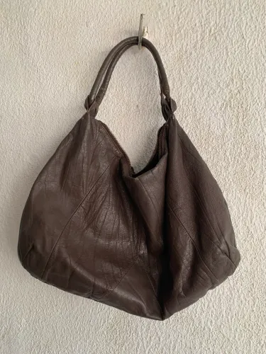Bolsa em couro legítimo linda