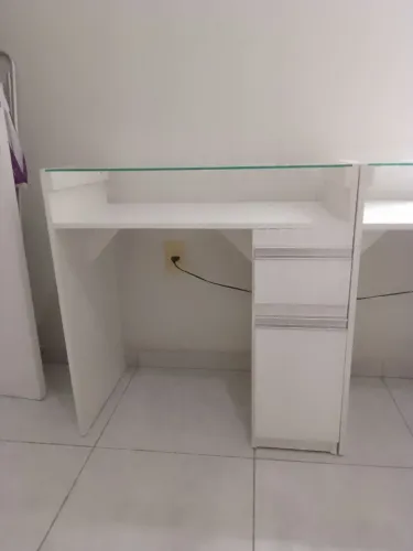 Vendo mesa manicure nova