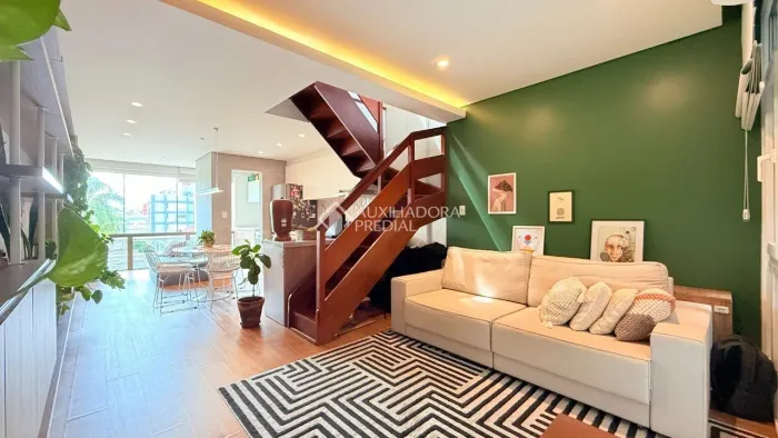 Cobertura de 94m² e 1 suíte totalmente reformada no bairro Cidade Baixa
