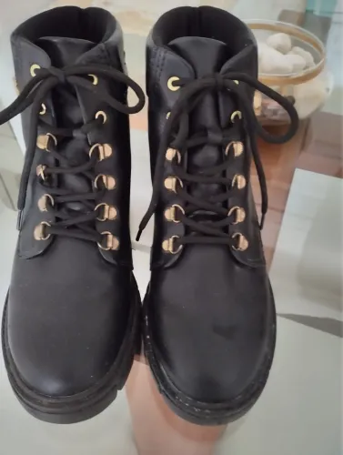 Bota coturno preta