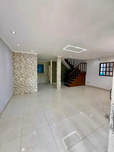 Casa triplex, 15min do Recreio