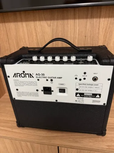 Amplificador de Guitarra Aroma AG-30 Preto 30W Bluetooth