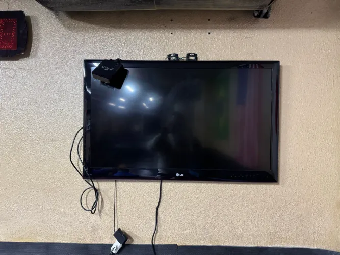 Vendo tv LG 42 !!! Muito nova !!!
