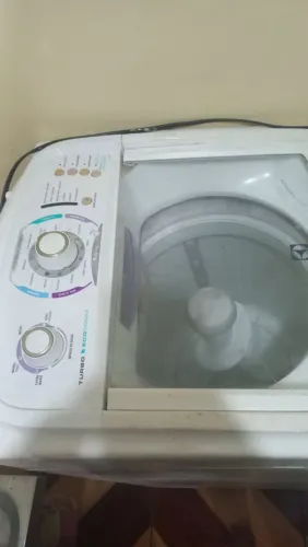 Vende-se essa máquina de lavar roupa