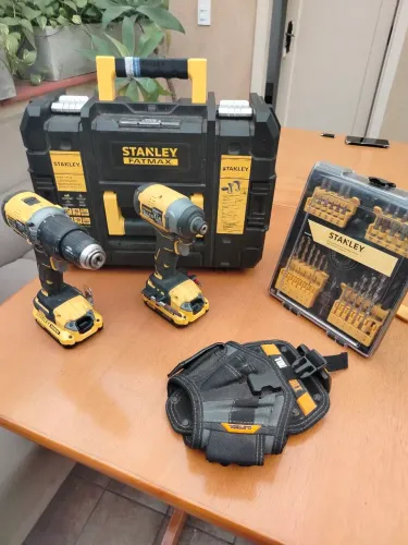 Furadeira e Parafusadeira Stanley Fatmax + Acessórios