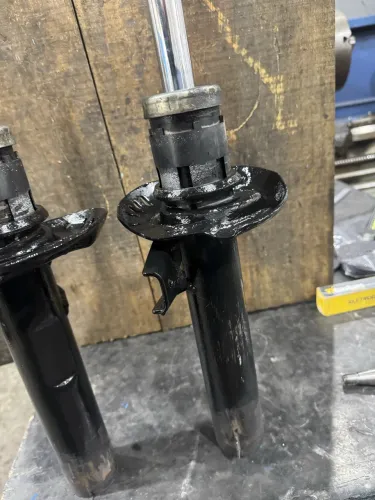 Par Amortecedor Jetta 2.5 usado (bom estado )