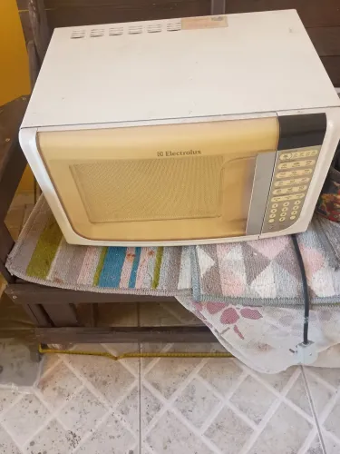 8cr9ondas Eletrolux com defeito