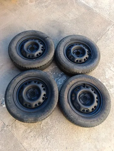 Vendo rodas Volkswagen e pneus aro 13 