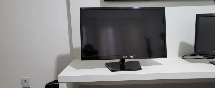 TV LG com conversor e Monitor