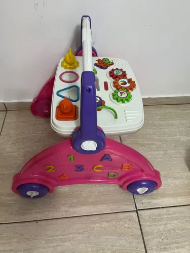 MESA DE ATIVIDADES INFANTIL COM APOIO PARA ANDAR