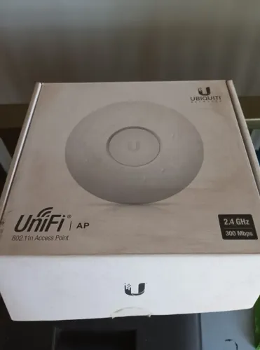 Roteador Unifi Ap 2.4ghz 300mbps na cx RouterUi Uap-lr Unifi Ap 2.4ghz 300mbp