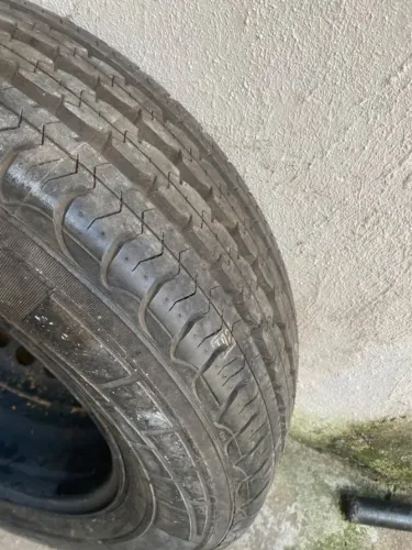 215/75R 16C Pneu Aro 16 Pirelli Chrono com aro