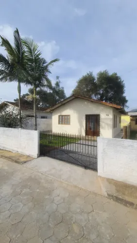 CASA PARA LOCAÇÃO EM PAULO LOPES - EXCELENTE LOCALIZAÇÃO!