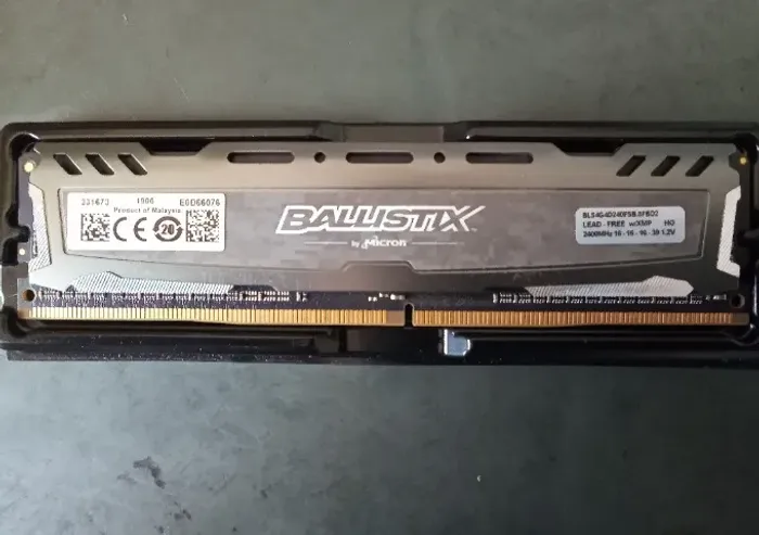 Memória RAM 4 giga DDR 4