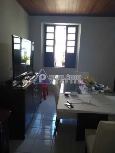 Privilégio Imóveis Vende: Excelente casa de rua, em ótima localização no Jardim Botânico