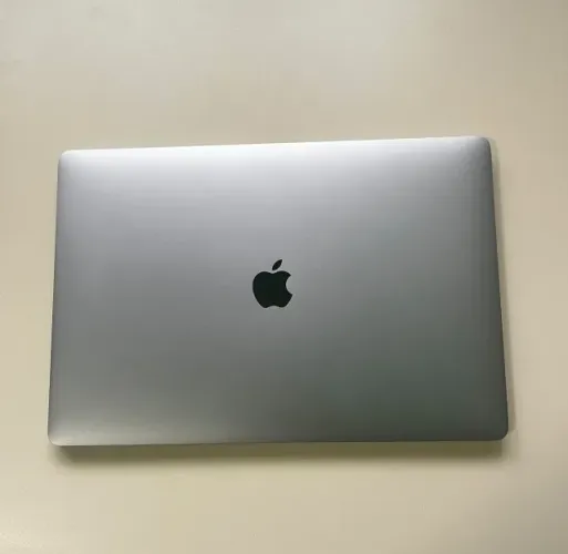 MacBook Pro 15,4? 2019